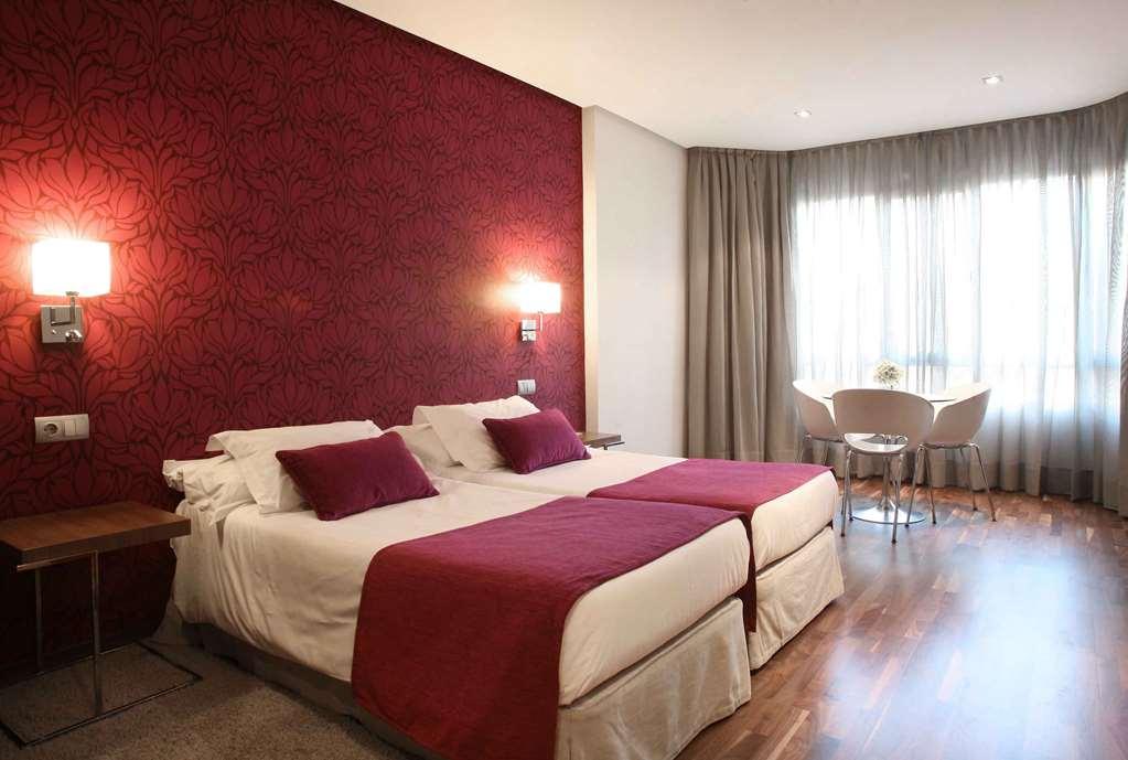 Apartosuites Jardines De Sabatini Madrid Ruang foto