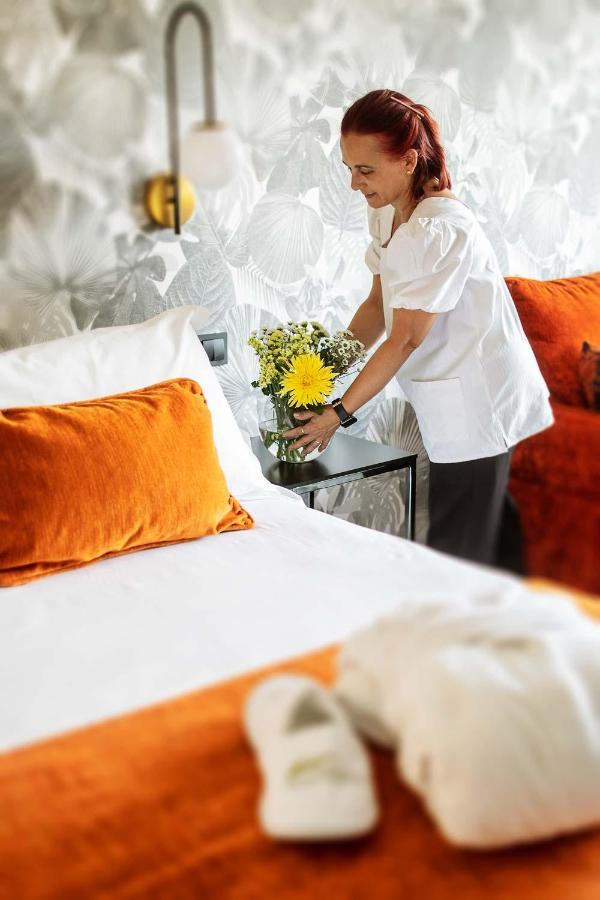 Apartosuites Jardines De Sabatini Madrid Bagian luar foto