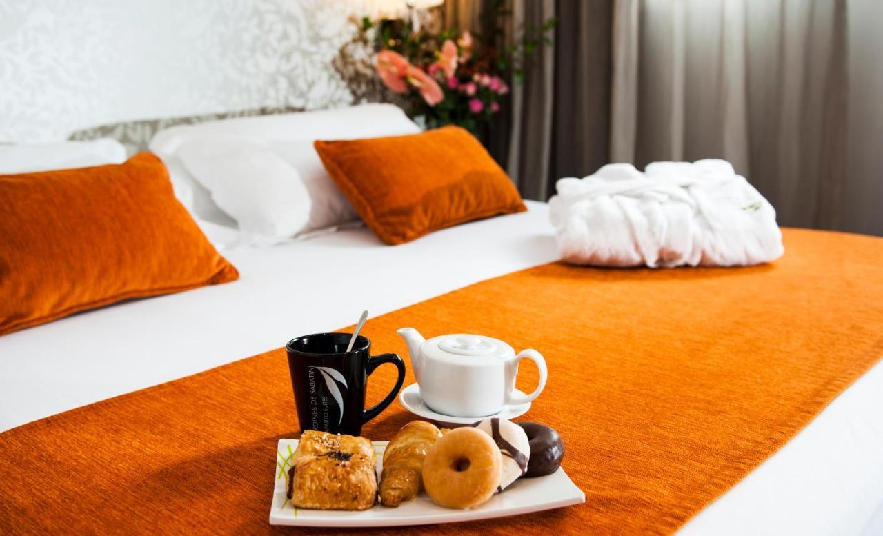 Apartosuites Jardines De Sabatini Madrid Bagian luar foto