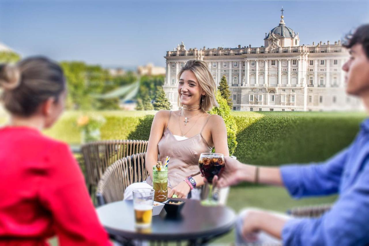 Apartosuites Jardines De Sabatini Madrid Bagian luar foto