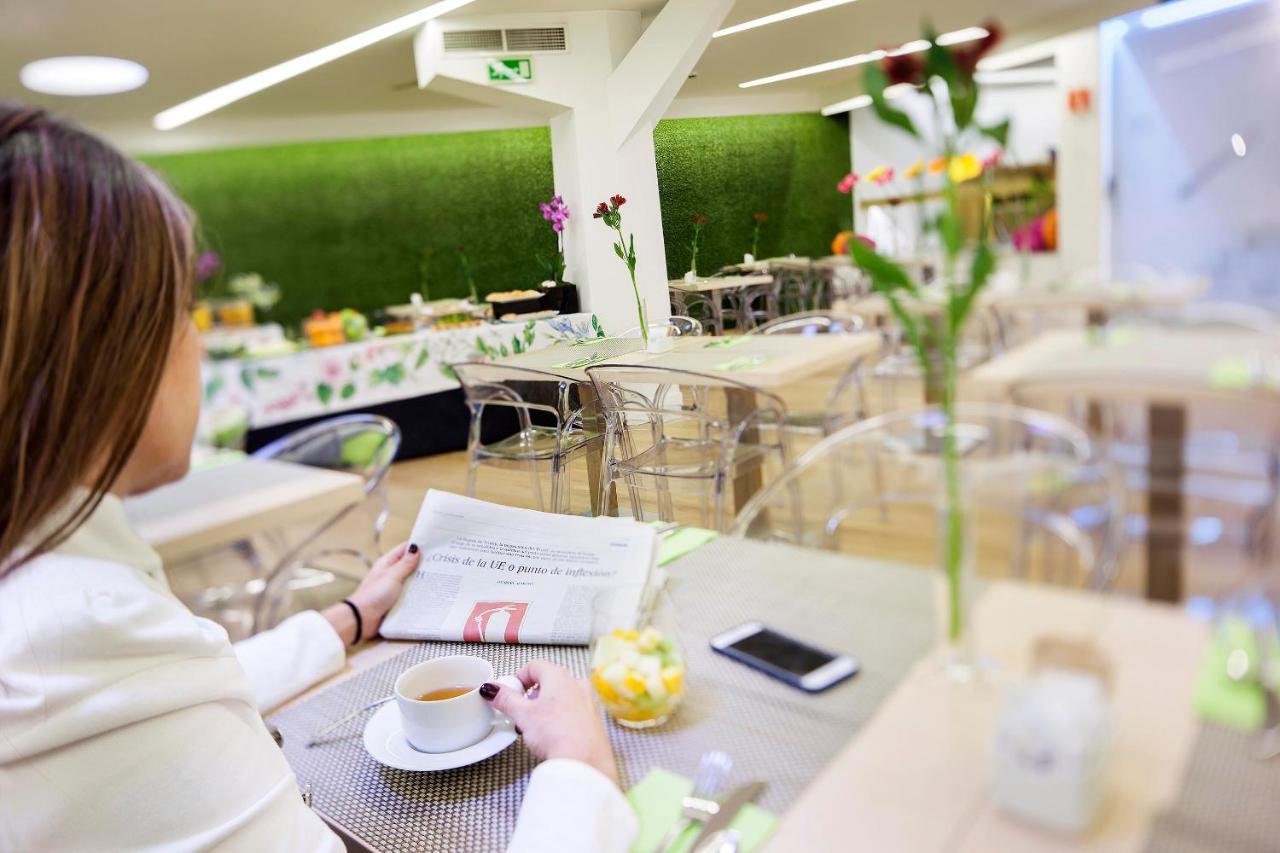 Apartosuites Jardines De Sabatini Madrid Bagian luar foto