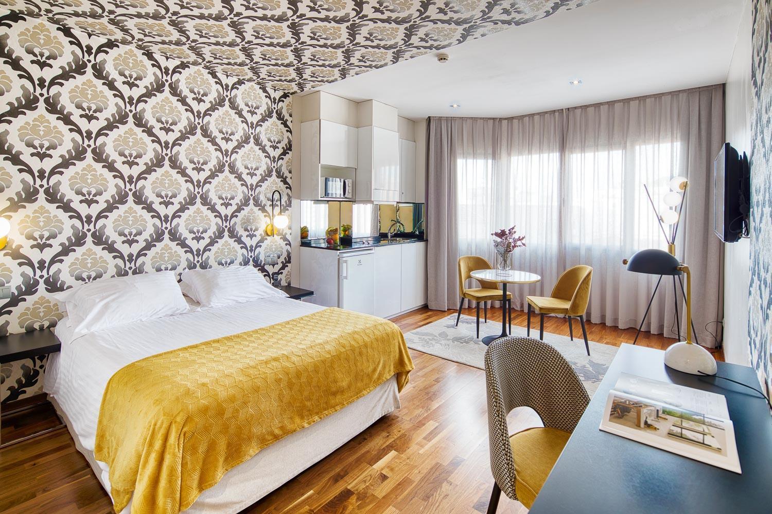 Apartosuites Jardines De Sabatini Madrid Bagian luar foto