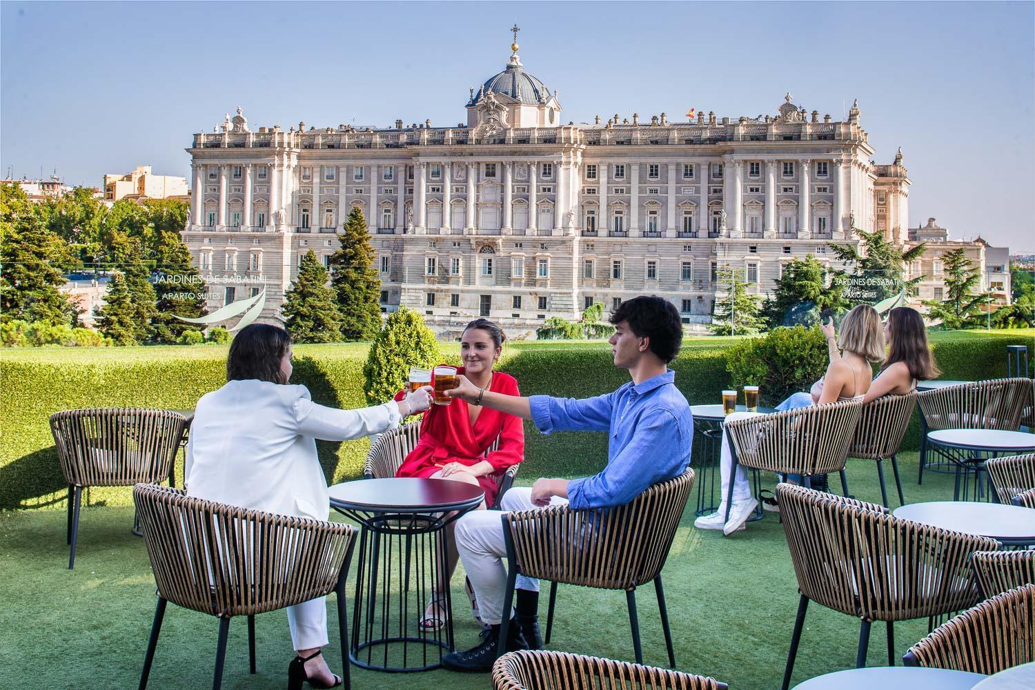 Apartosuites Jardines De Sabatini Madrid Bagian luar foto