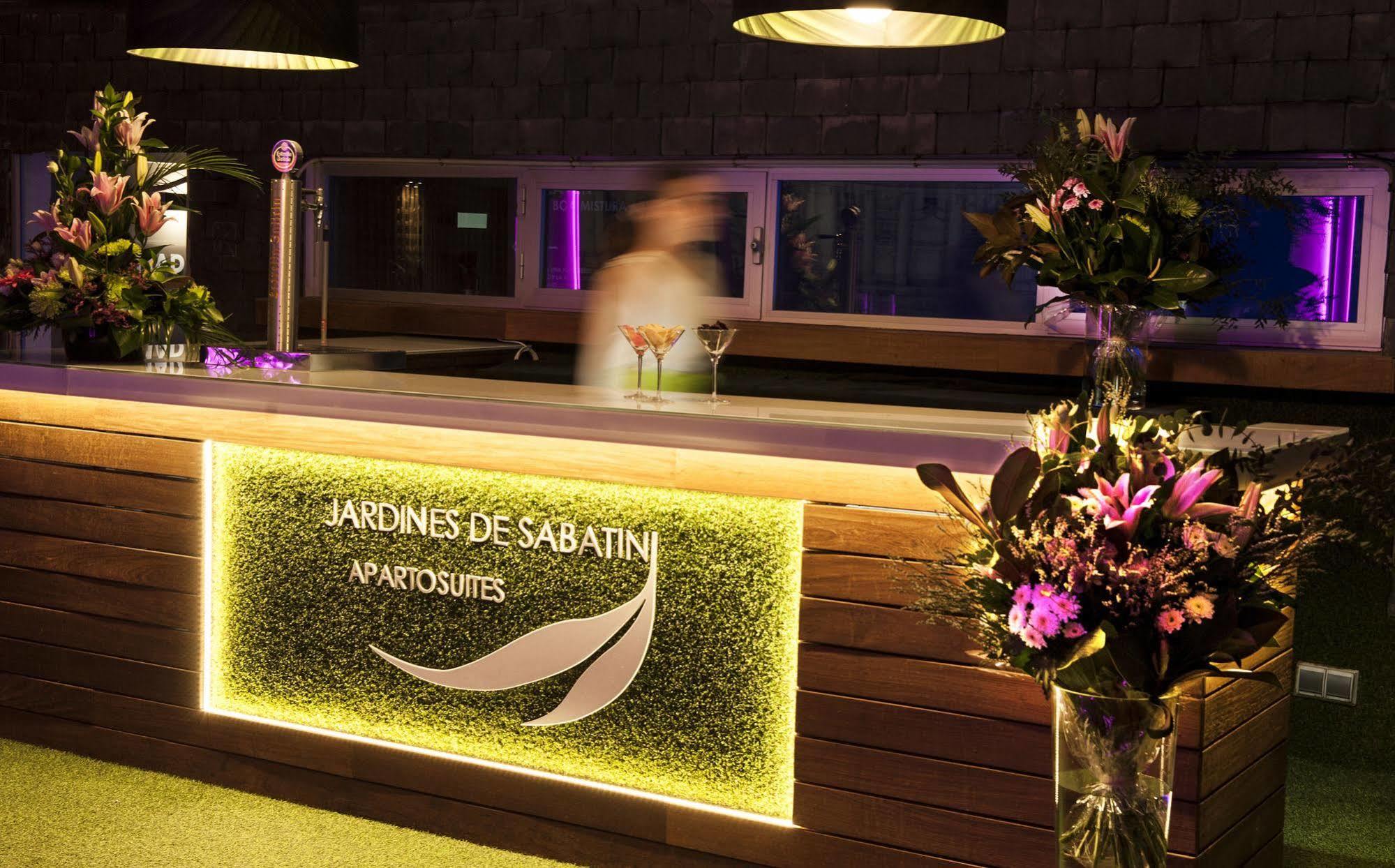 Apartosuites Jardines De Sabatini Madrid Bagian luar foto