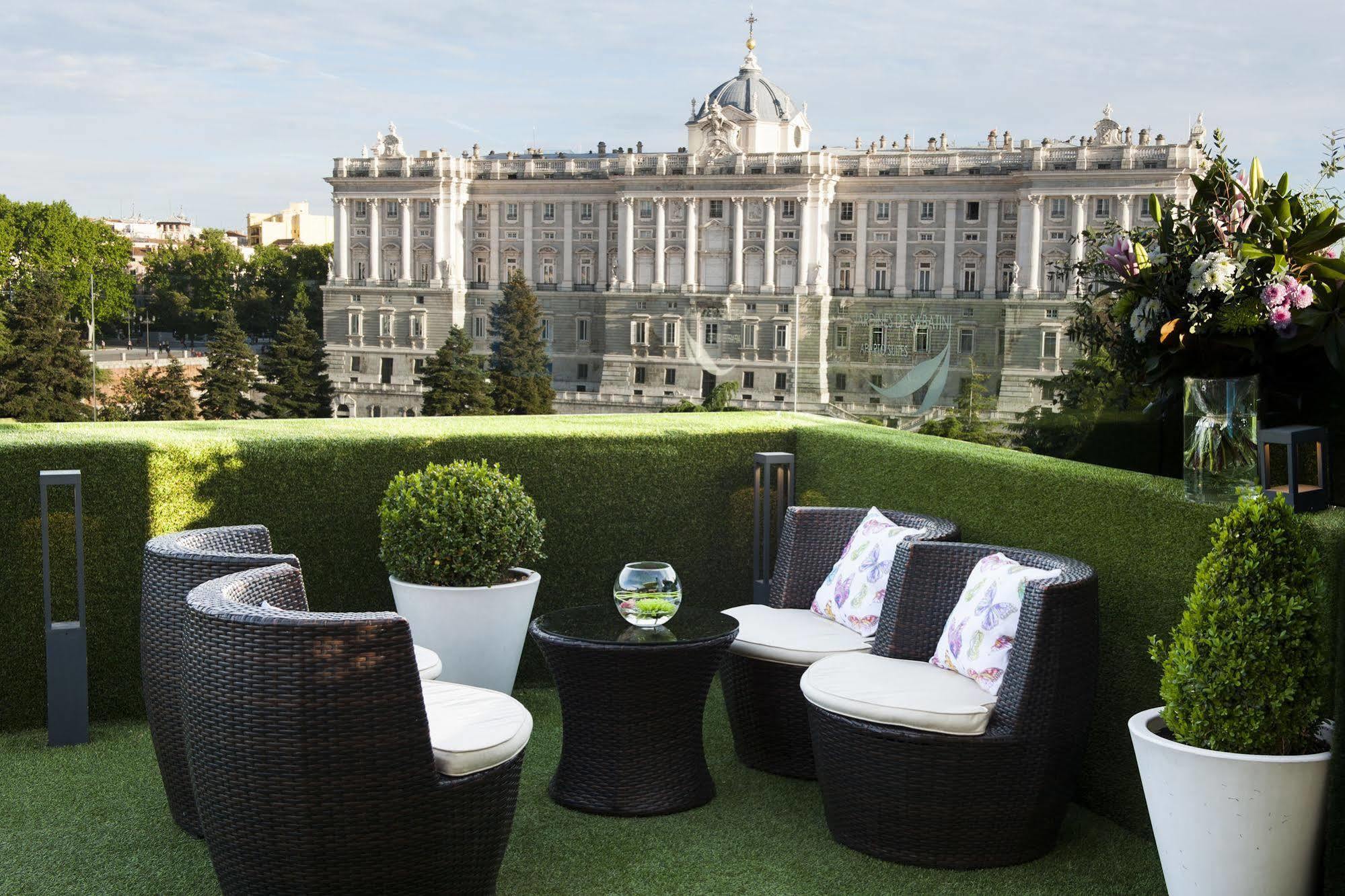 Apartosuites Jardines De Sabatini Madrid Bagian luar foto