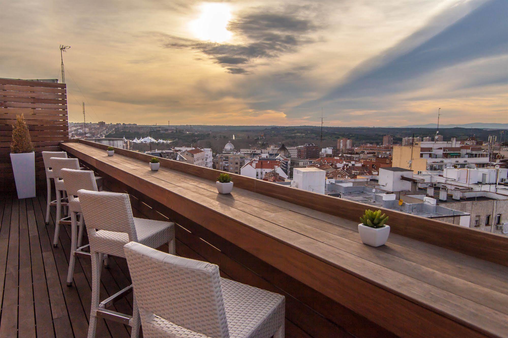 Apartosuites Jardines De Sabatini Madrid Bagian luar foto