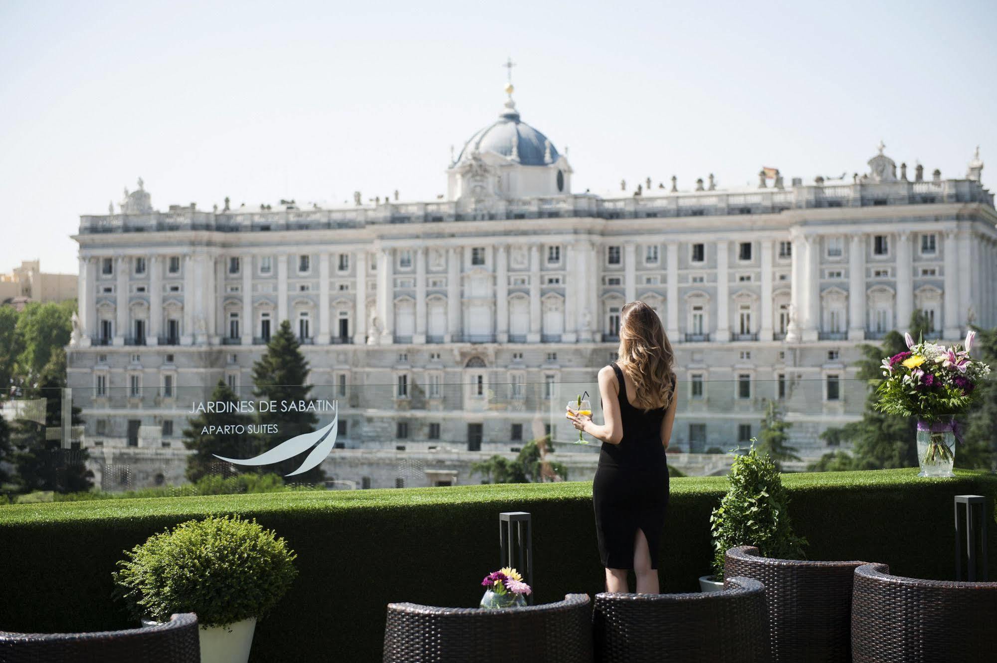Apartosuites Jardines De Sabatini Madrid Bagian luar foto