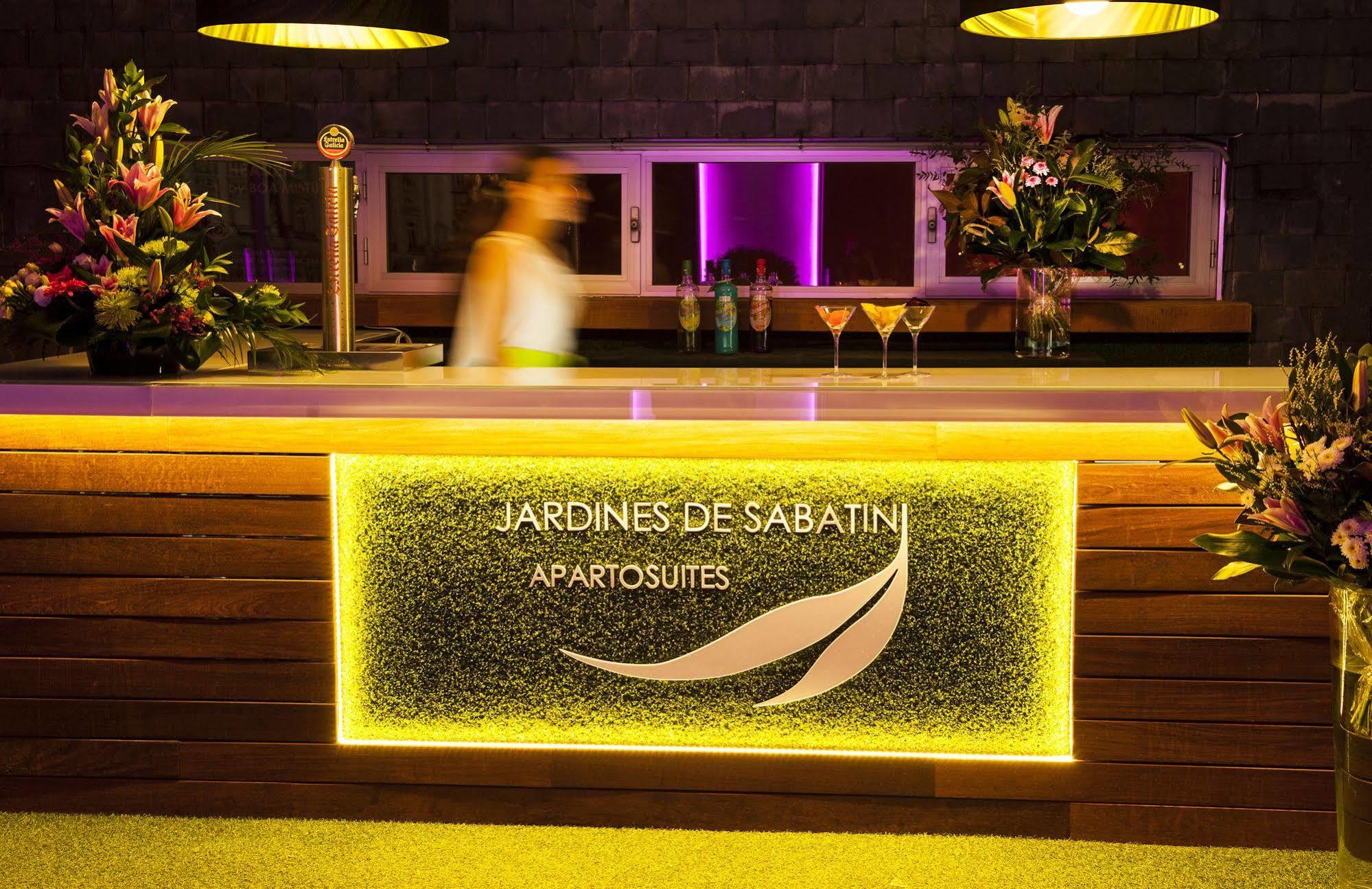 Apartosuites Jardines De Sabatini Madrid Bagian luar foto