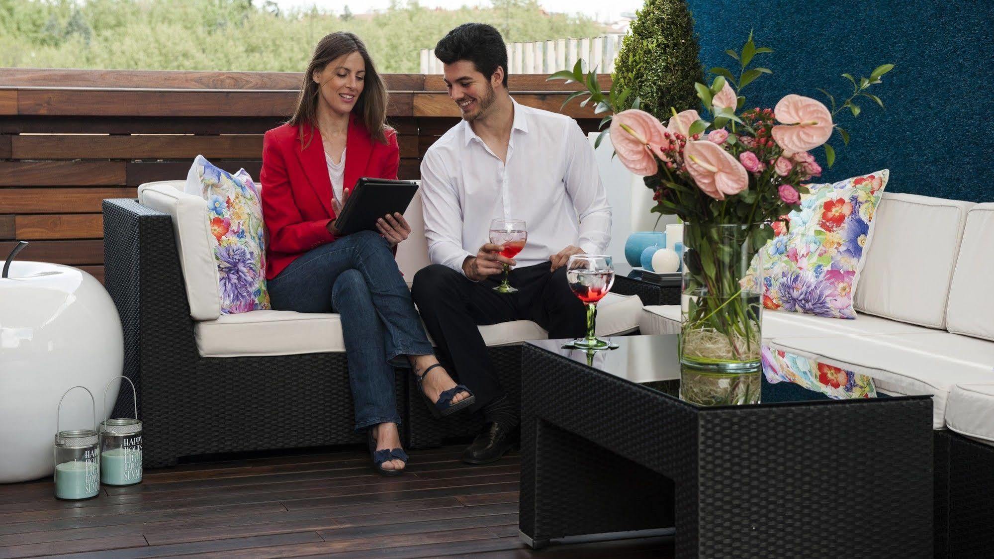 Apartosuites Jardines De Sabatini Madrid Bagian luar foto